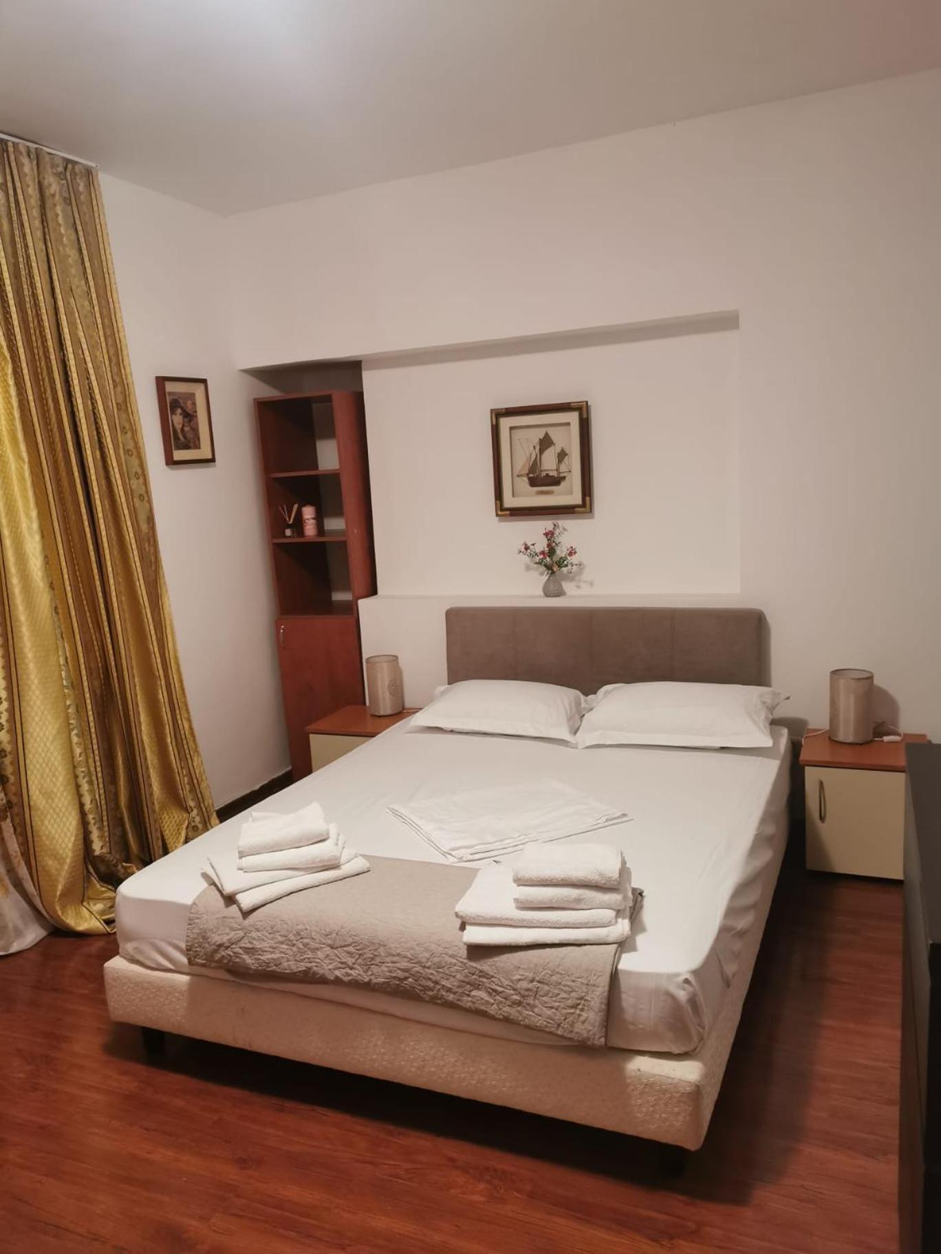 Old Center Apartament Bukarest Kültér fotó