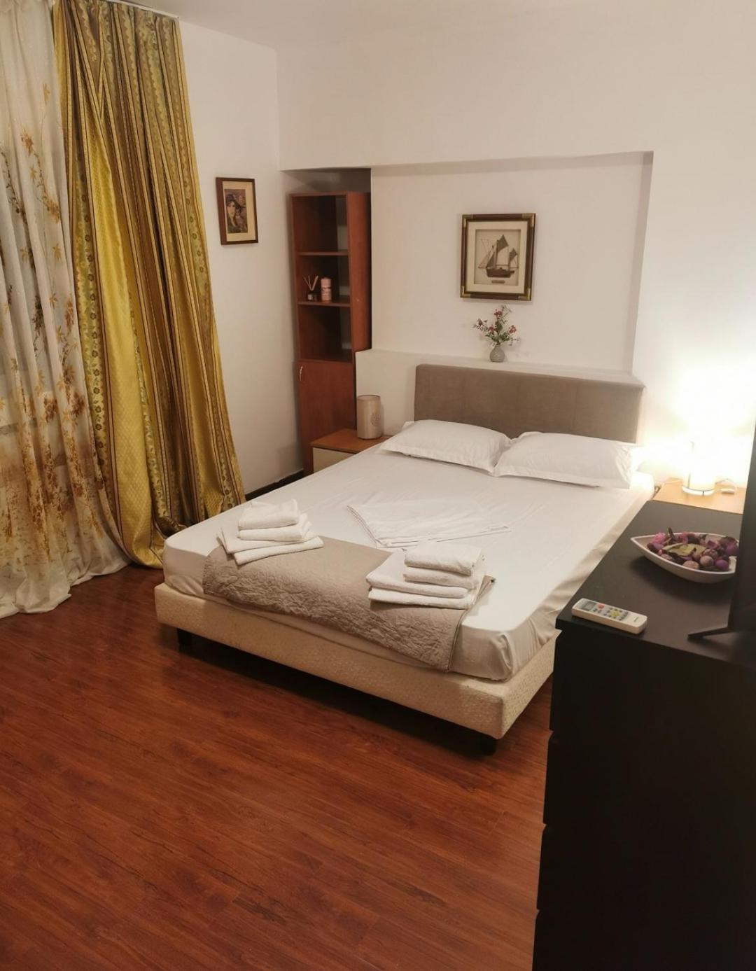 Old Center Apartament Bukarest Kültér fotó